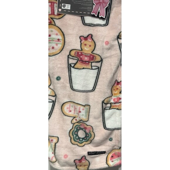 Betsey Johnson Christmas Blanket - Picture 3 of 4
